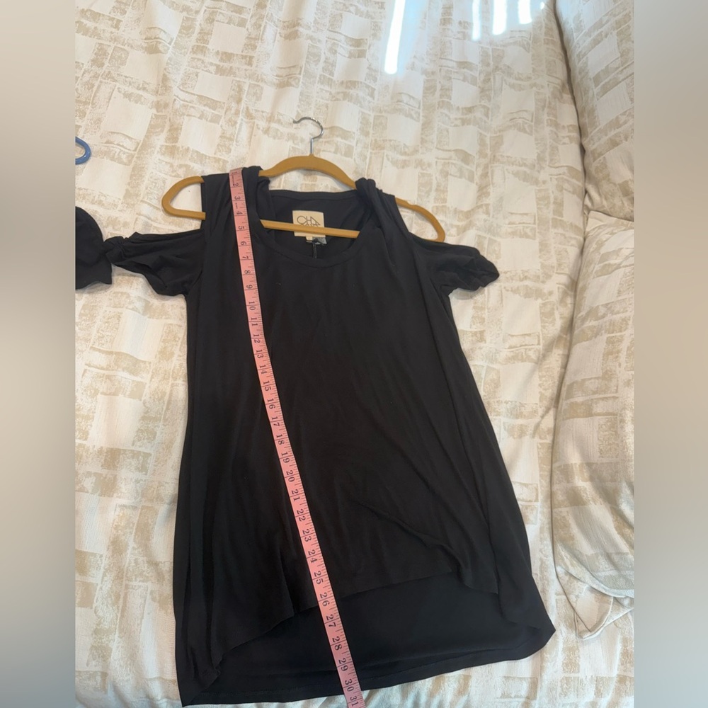 Chaser Top / tee L NWT black L with open shoulder host pick - Picture 12 of 13
